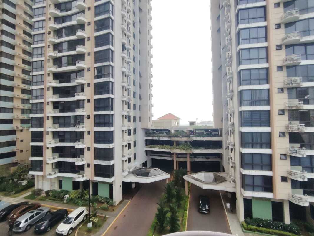 Living and dining area with ceramic tiles and split AC PH San Francisco Bay Panama