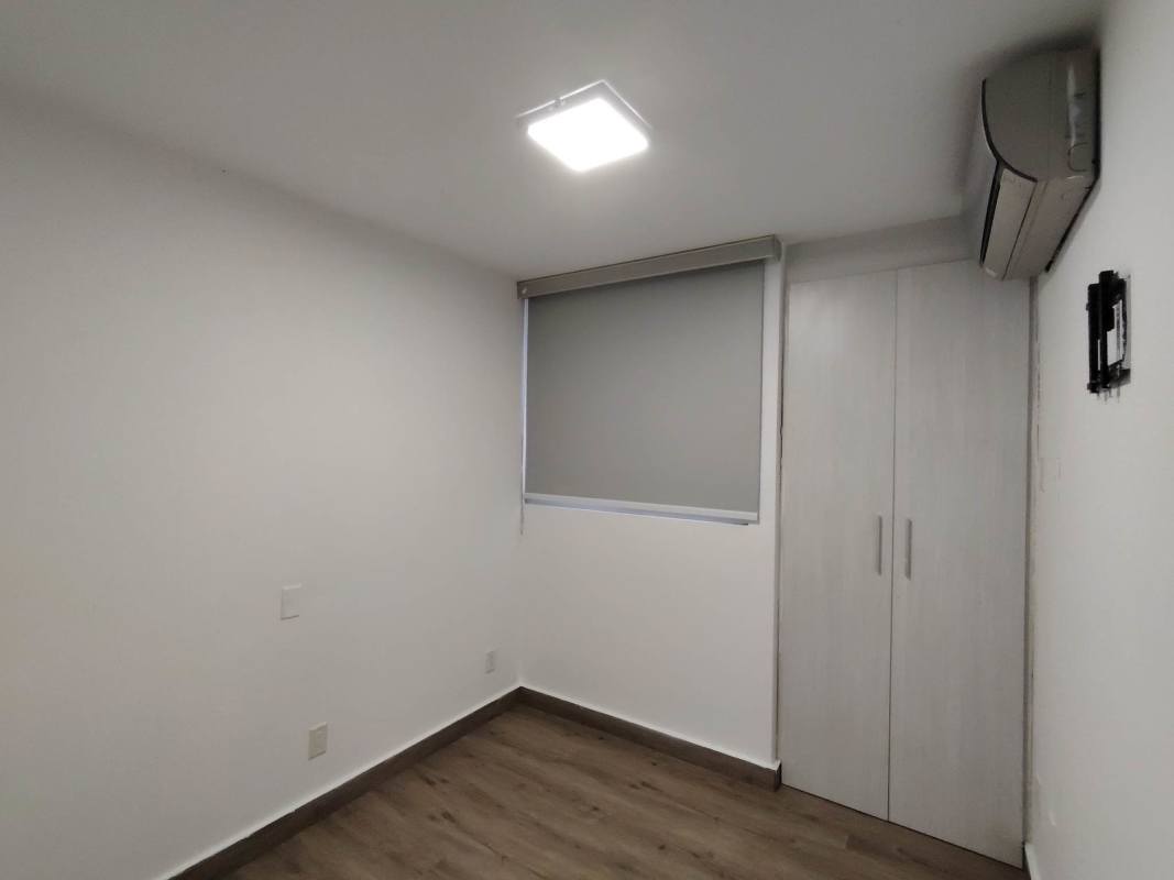 Secondary bedroom with AC and window roller shade in PH Alegria Panama City