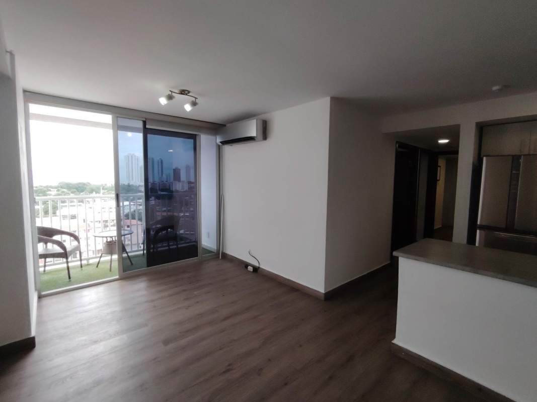 Bedroom with roller shades, AC, built-in closet in PH Alegria Parque Lefevre