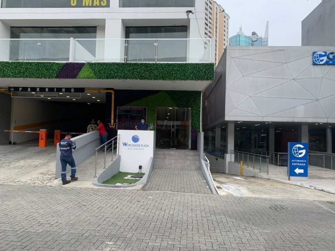 Driveway parking access with signage and autobank at Worldwide Plaza Panama City