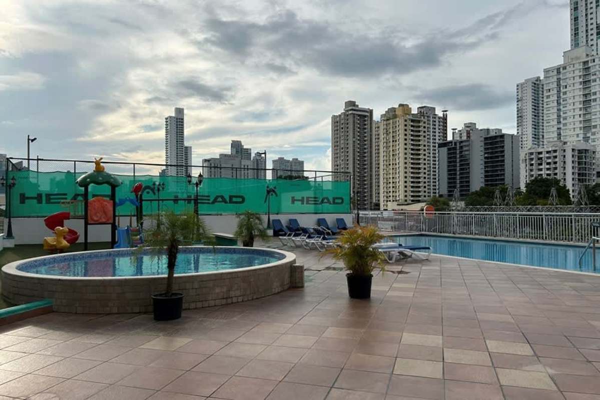 Modern 2BR Condo in PH San Francisco City Central