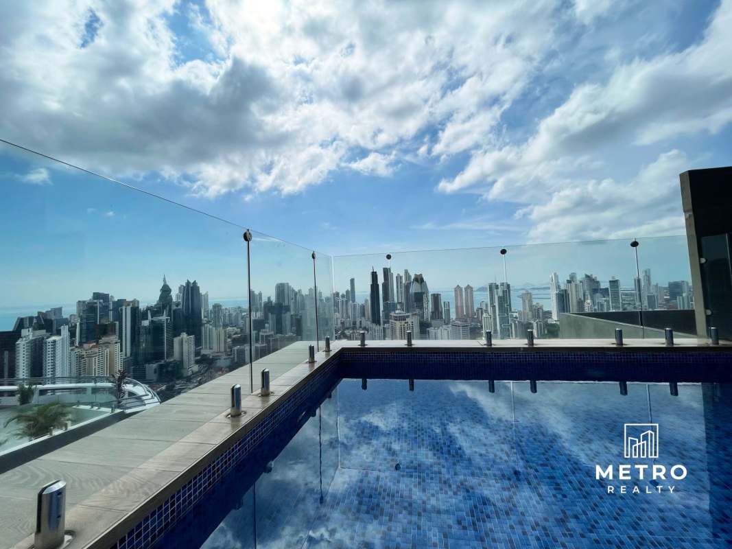 Rooftop infinity pool with panoramic city views at PH Luxor 300 El Cangrejo Panama