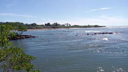 Beachfront Land with House Río San Felix Playa Las Lajas Panama