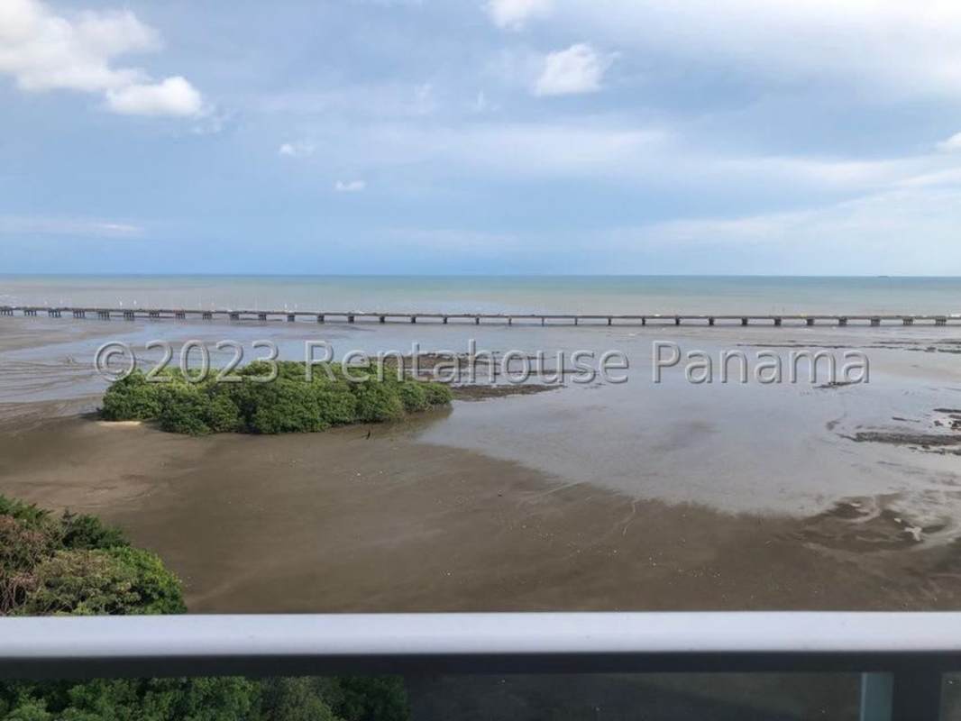Balcony with panoramic Pacific Ocean views PH Nautica Coco del Mar Panama City