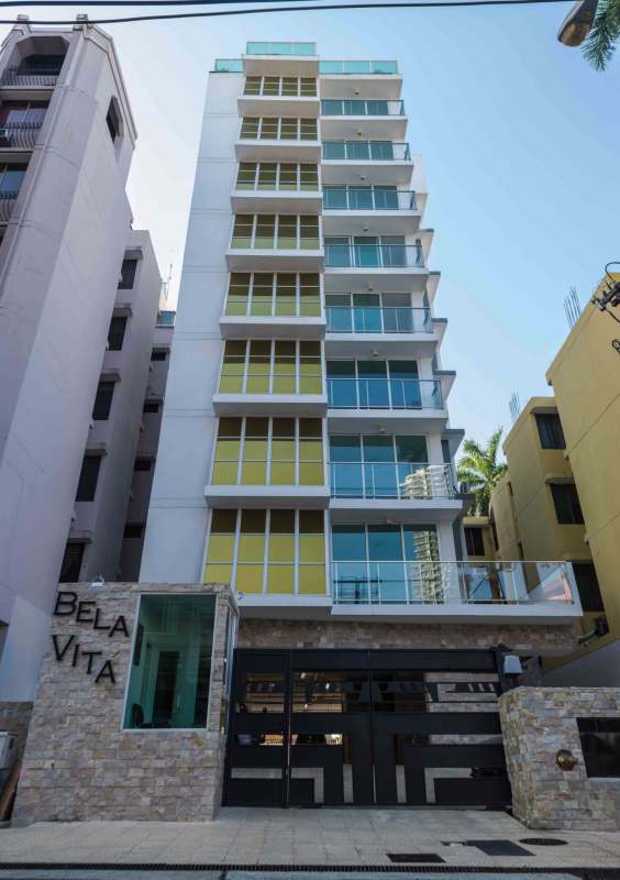 Modern rooftop terrace with jacuzzi and lounge area overlooking Panama City skyline at PH Bela Vita