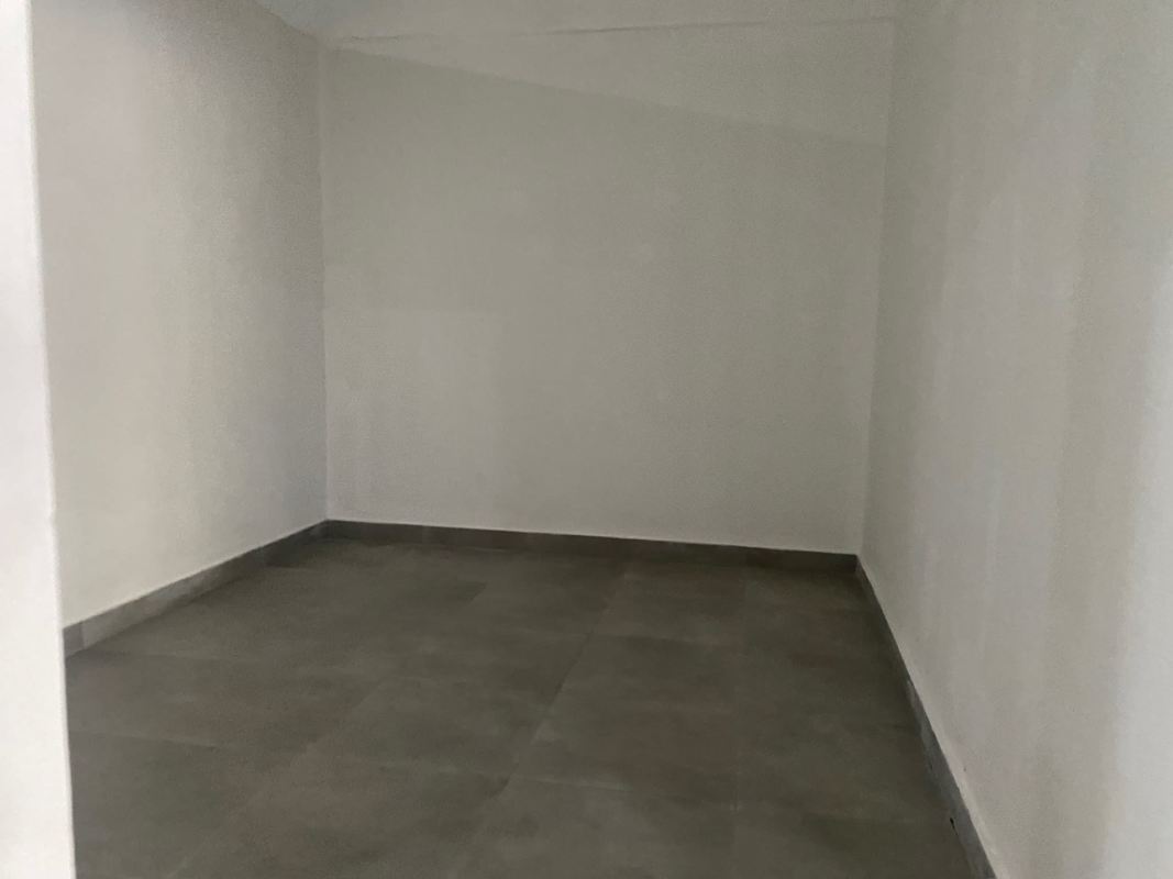 Empty retail unit with tiled flooring PH Atrium Tower, Obarrio