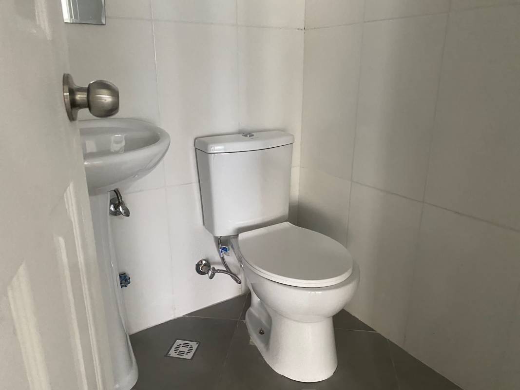 Commercial restroom with double sinks, granite countertop in PH Atrium Tower Panama City