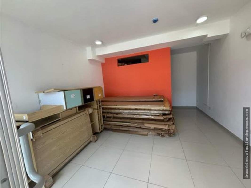 Glass-fronted retail unit facing street at Signature Point Via España Panama