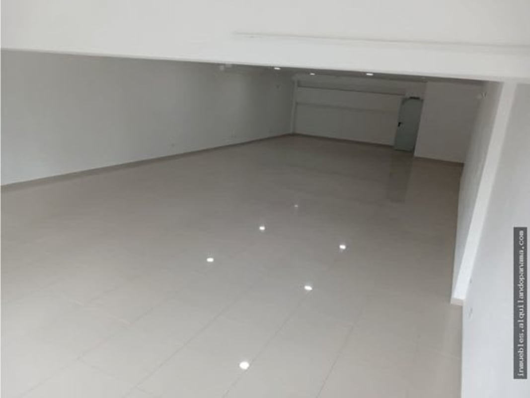 Minimalist commercial interior space in Signature Point Via España available for rent
