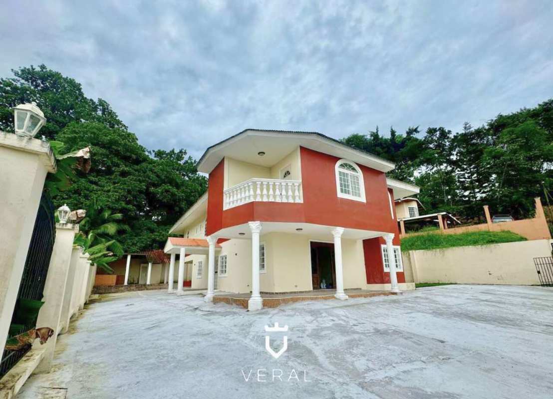 Large dining room with marble floors and chandelier at Villa del Lago Las Cumbres Panama duplex house