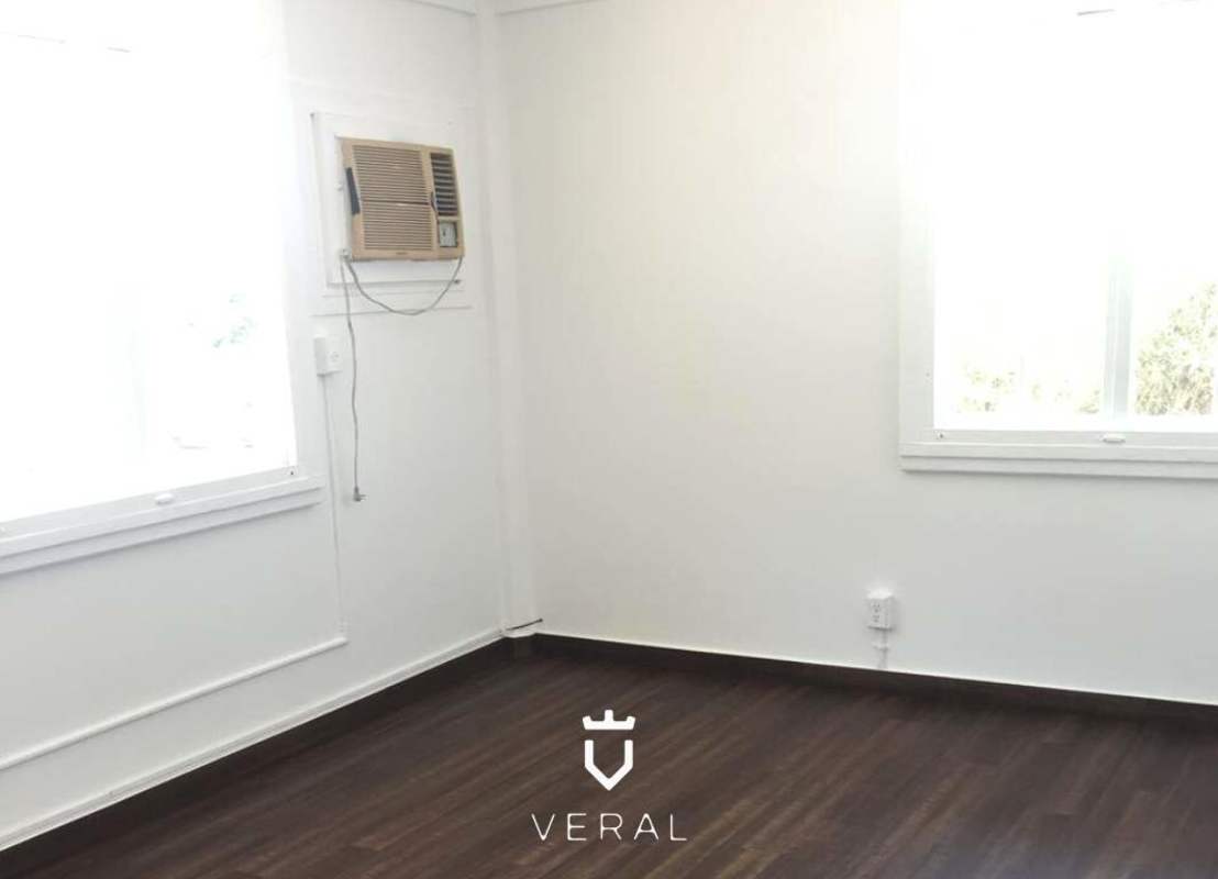 Updated minimalist kitchen with large windows, granite countertops, white cabinetry Los Ríos Panama