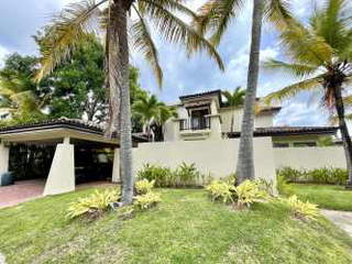 Beach Villa for Sale in Antón - 4 bedrooms
