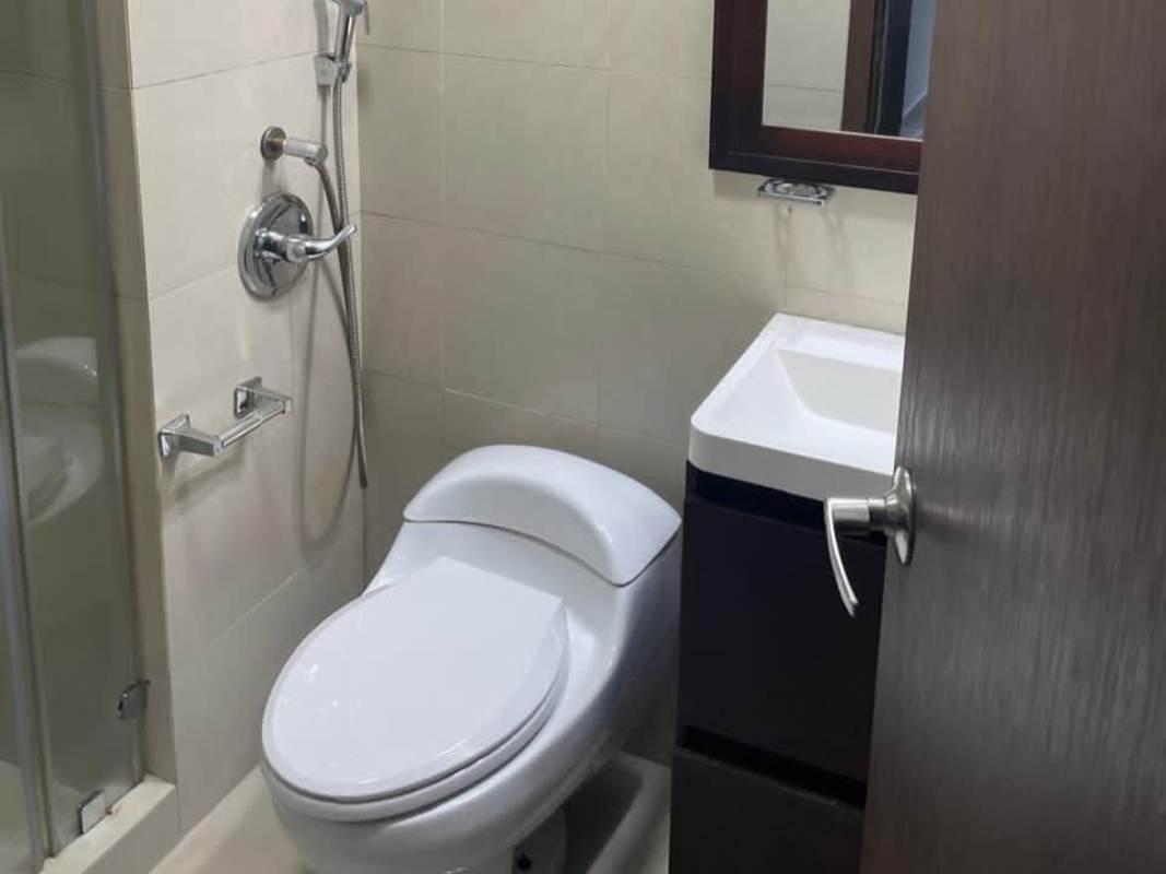 Modern bathroom vanity glass shower enclosure PH Top Tower Panama