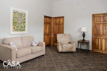 Large terrace with fireplace and panoramic mountain views in estate El Salto Boquete