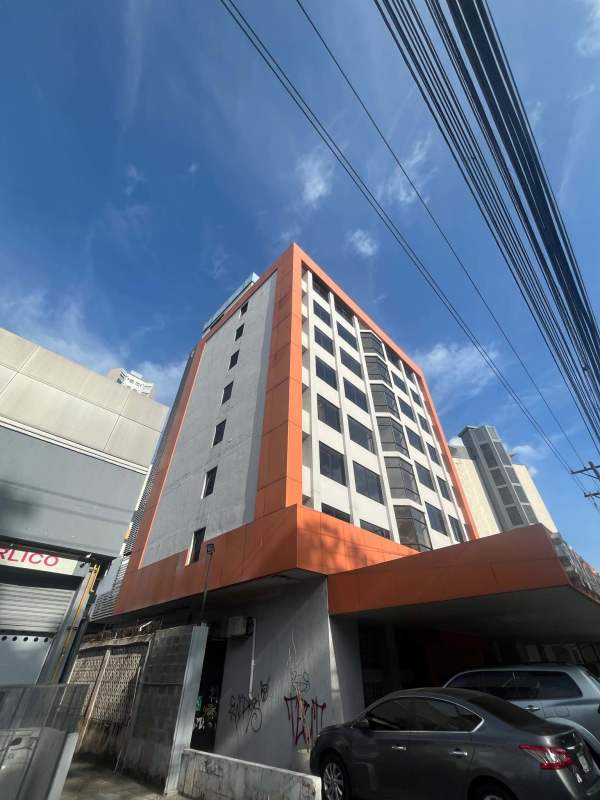 Commercial Building for Sale in El Cangrejo, Ideal for Hotel Use