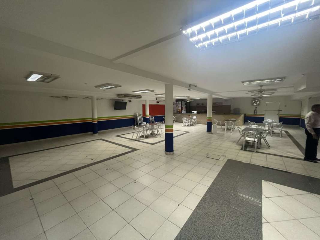 Spacious rooms with large windows and tiled floors suitable for hotel or classrooms