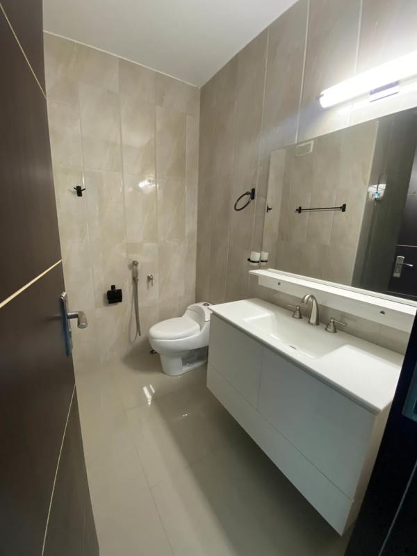 Infinity swimming pools, sun deck and palm landscaping in PH Costamare Panama