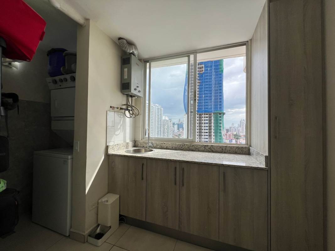 Balcony with safety net overlooking Panama City skyline in PH Vía España Carrasquilla