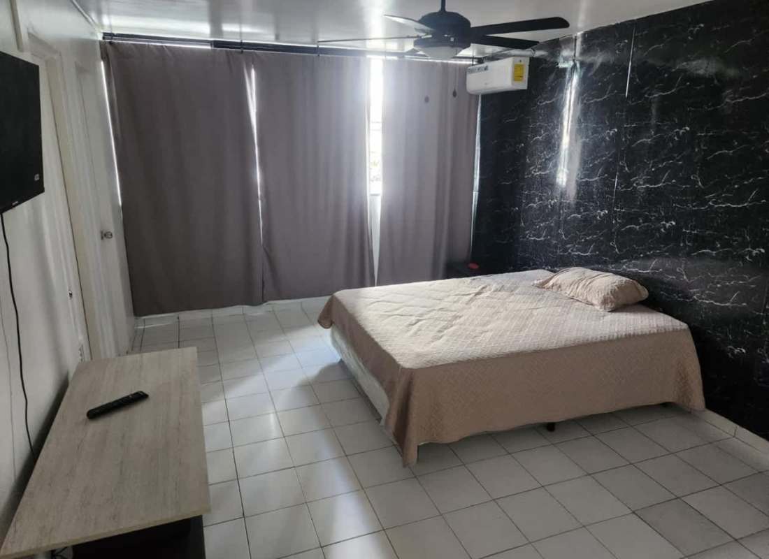 Spacious shared kitchen with appliances included in rental San Francisco Panama