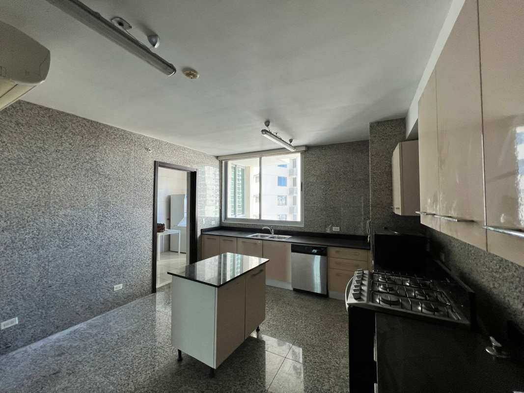 Luxury master bedroom with panoramic ocean views and walk-in closet at PH BICSA Tower Panama