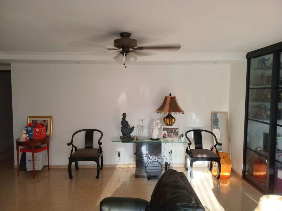 Living room with eclectic decor ceiling fan bright PH La Joya Punta Paitilla