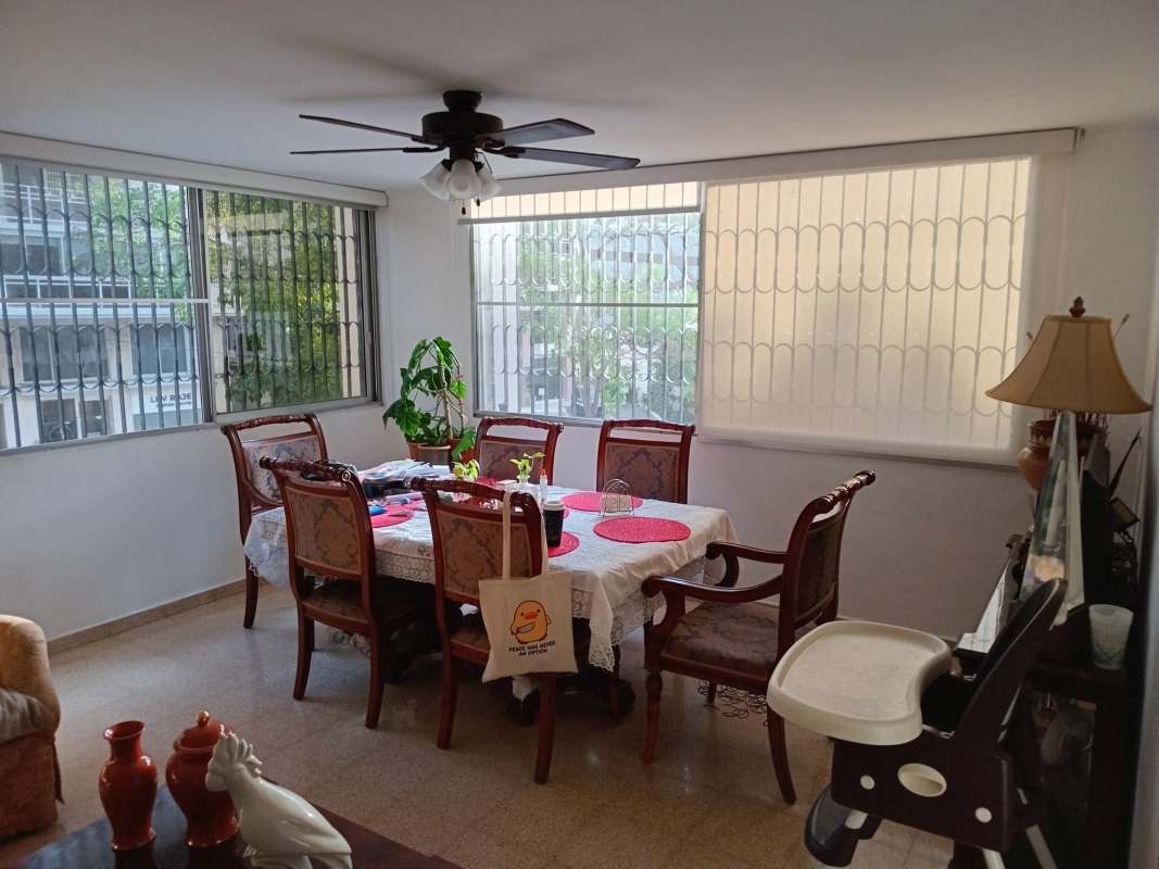 Traditional dining room with large windows wooden dining set ceiling fan PH La Joya Panama