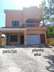 Furnished bedroom with double bed, windows with curtains and closet in Las Veraneras Santiago de Veraguas