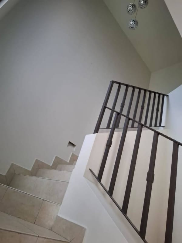 Bedroom with split AC, built-in closet, window with garden view in PH Versalles Panama