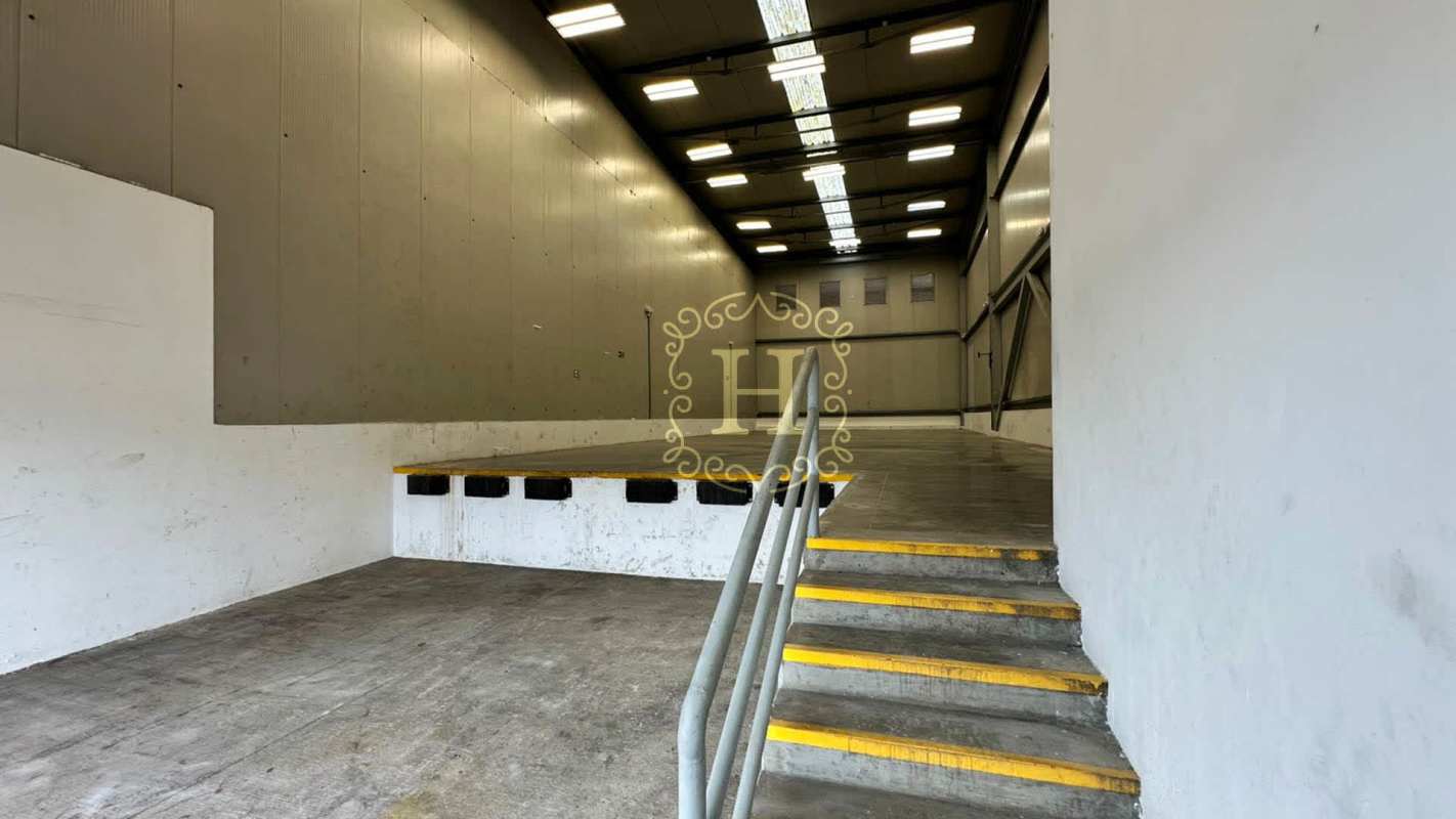 Empty industrial warehouse with insulated roof panels and polished concrete floor in Airport Commercial Park III Panama
