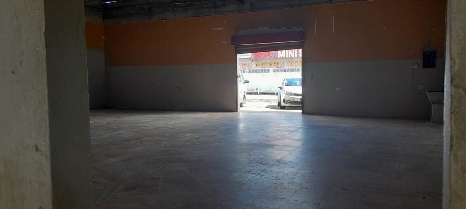 Open spacious warehouse interior with concrete floor in Pacora Panama Industrial Zone