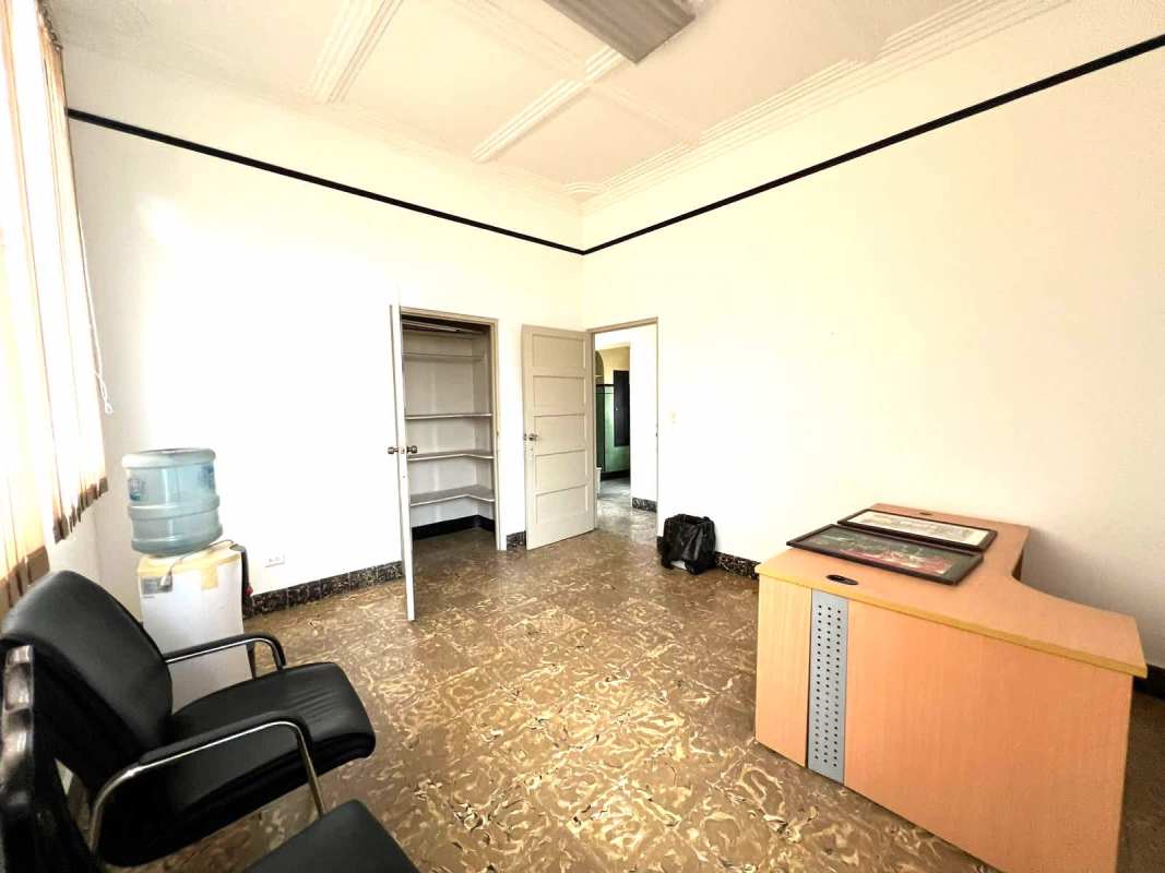 Bright minimalist office with AC and large window Perejil Business Center Panama