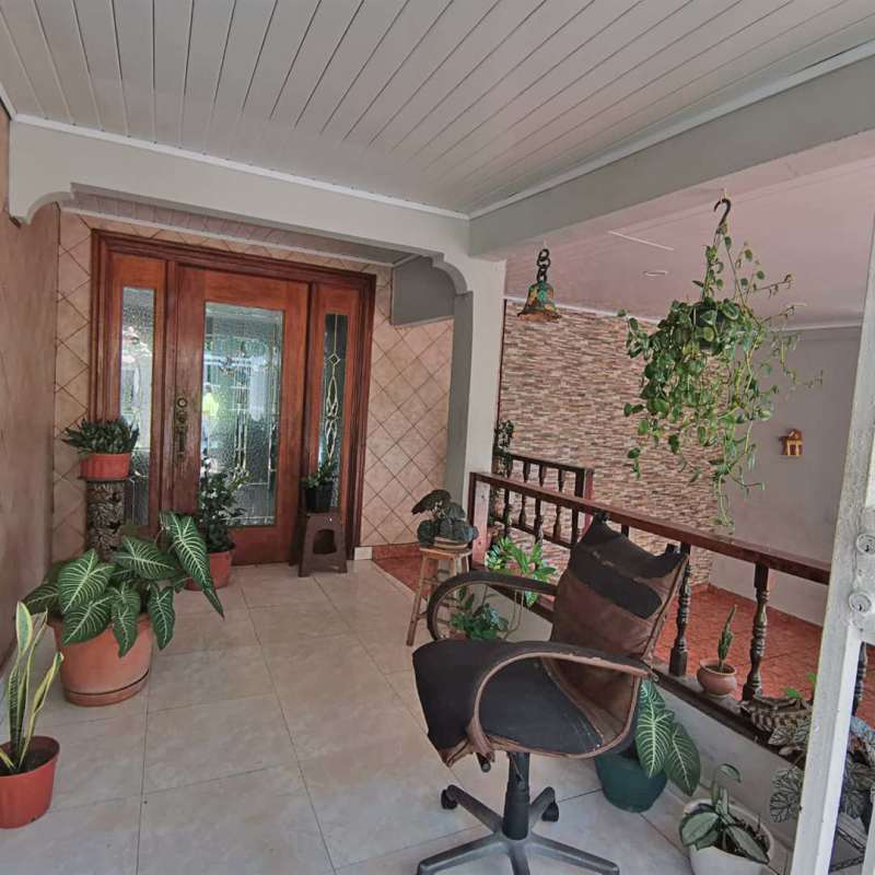Combined living and dining room with tiled floors in Panama Las Cumbres house