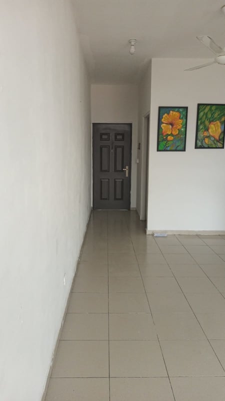 Simple hallway entrance with fan and wall art PH Miraflores Residences Villa de las Fuentes