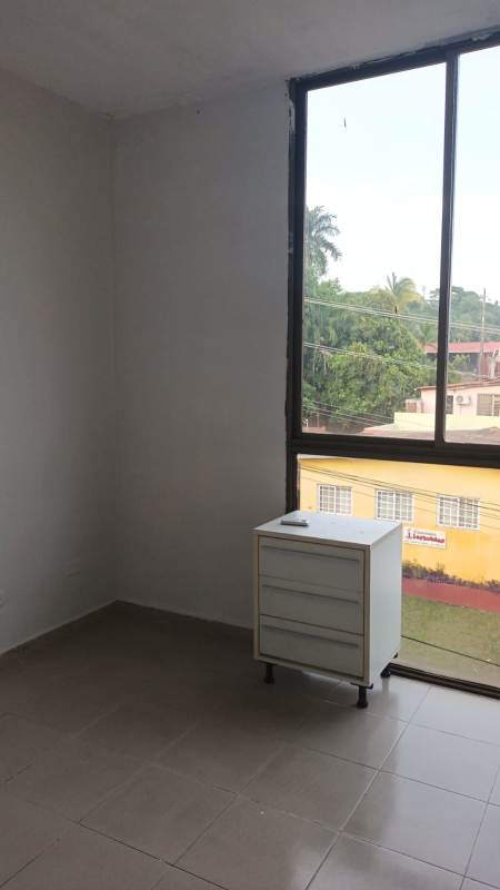 2BR Condo with Pool Low-Rise Building Miraflores