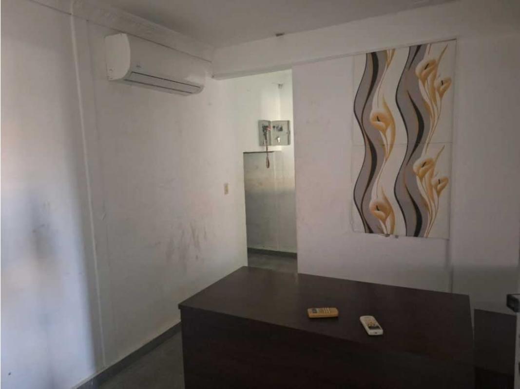 Reception lobby and office access in an industrial warehouse 12 de Octubre city location