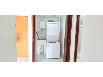 Outdoor swimming pool with sundeck and loungers Midrise Woodlands Panama Pacifico