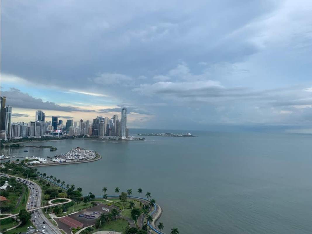 Bedroom with large window overlooking Panama Bay skyline in PH Element Avenida Balboa Panama City