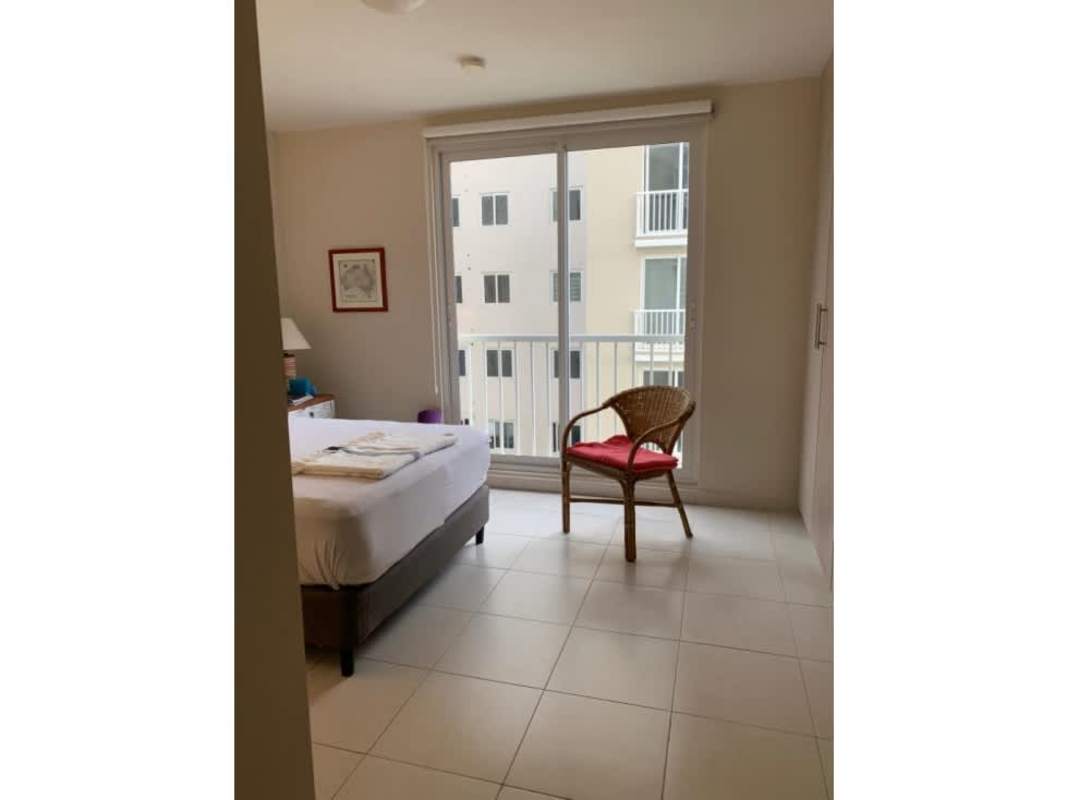Secondary bedroom with window and closet at PH Torres de Versalles II Costa Sur Panama