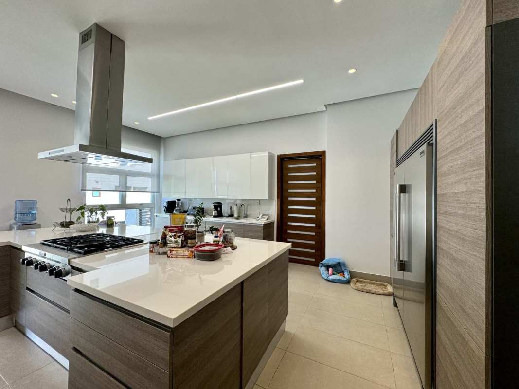 Large master bedroom with ensuite, panoramic golf course views, marble floors PH La Loma Santa Maria Panama