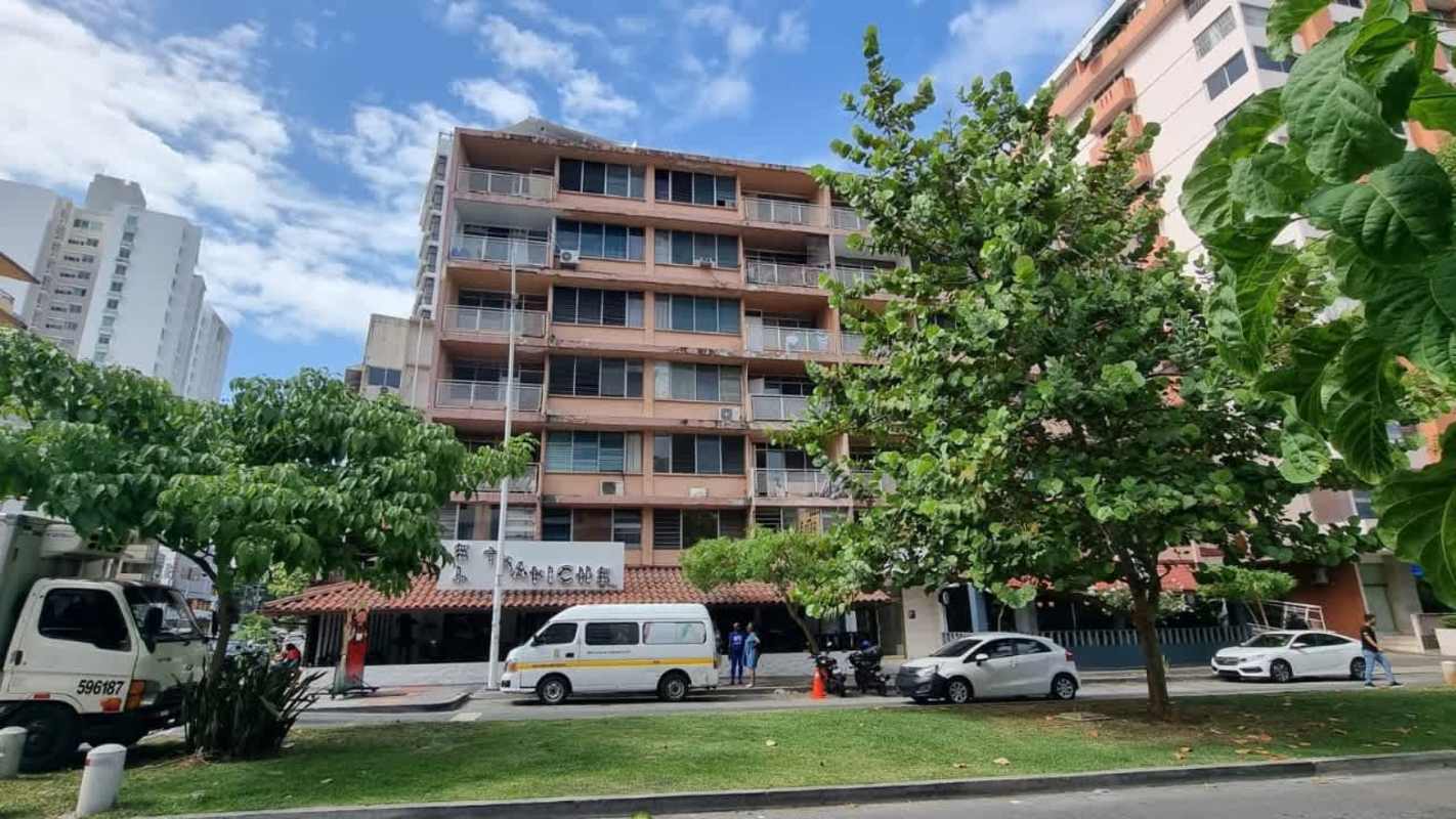 Commercial office entry hall with tiled flooring and white walls in Vía Argentina Panama City