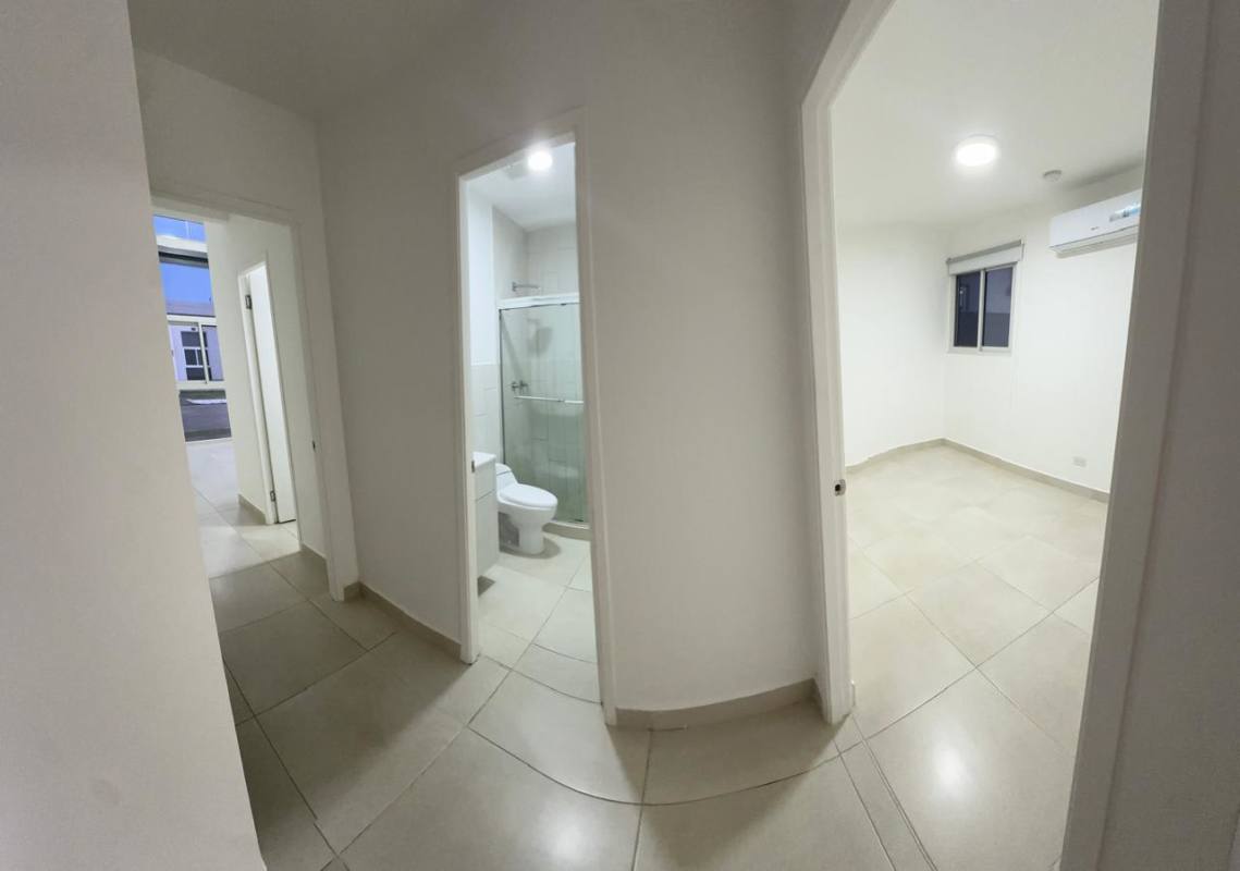 Spacious master bedroom with AC and private bathroom in Villasur Residences Panama