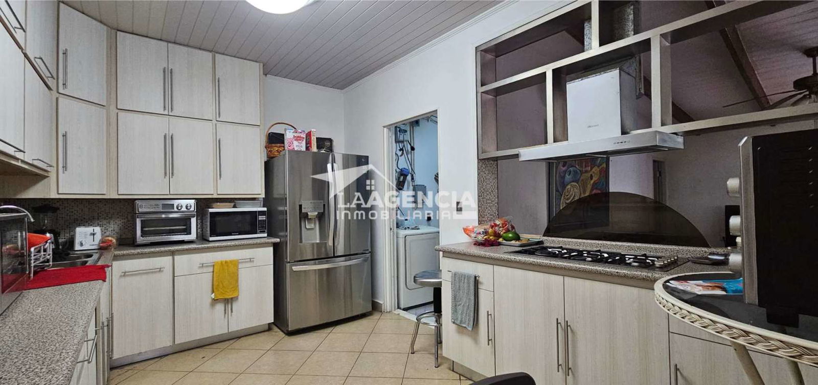 Fully equipped kitchen with granite tops, appliances, ample cabinetry Clayton Balboa Panama