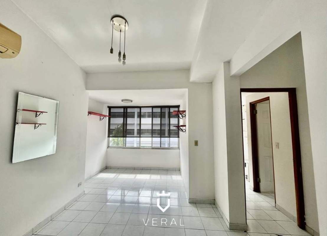 Bathroom with tiled shower and fixtures PH Brisas del Sur 12 de Octubre Panama