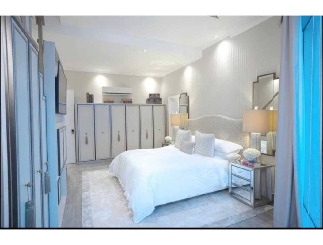 Bedroom with walk-in closet, ensuite bath, floor-to-ceiling Pacific views in PH Marea Costa del Este