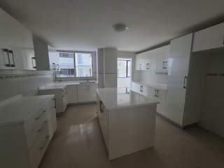 Apartment for Sale in San Francisco - 3 bedrooms