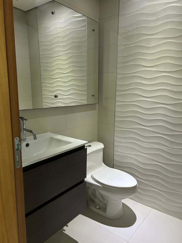 Infinity rooftop pool with panoramic ocean and skyline views at PH Parkside Costa del Este Panama