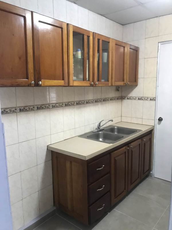 Kitchen with double stainless sink and tile backsplash Campo Lindbergh Panama