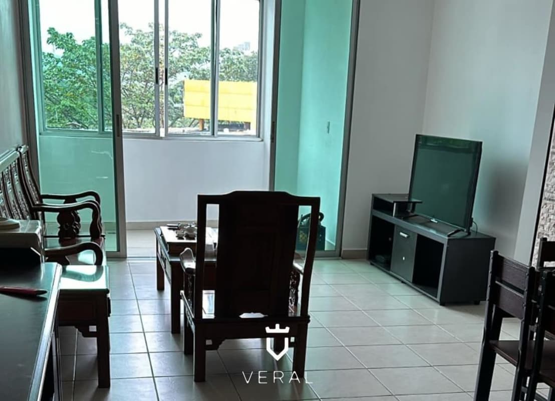 Secondary bedroom with closet and tiled floors in PH Green Park Panama City