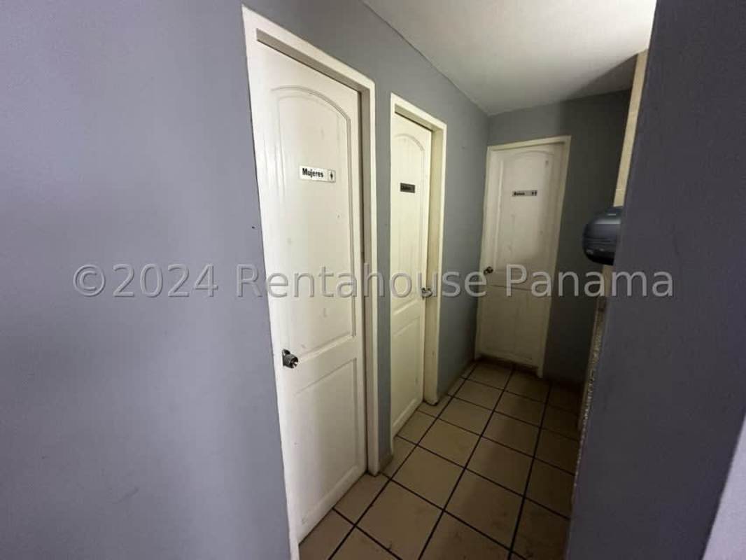 Spacious living and dining room ceramic floors with balcony in PH Mar Plaza Panama