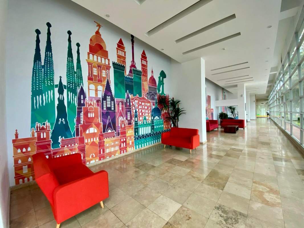 Minimalist style bedroom with patterned bedding at PH Terrawind Panama City